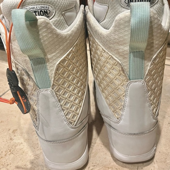 ThirtyTwo STW White Boa boots - Picture 4 of 7